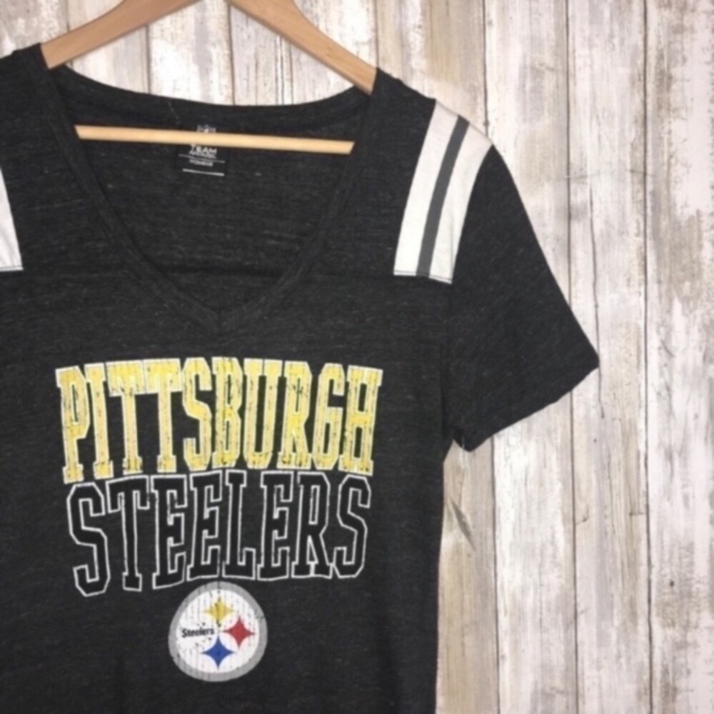 NWT NFL Pittsburgh Steelers Women’s Medium V Neck Tee Black Gold Striped Sleeve - Picture 2 of 6